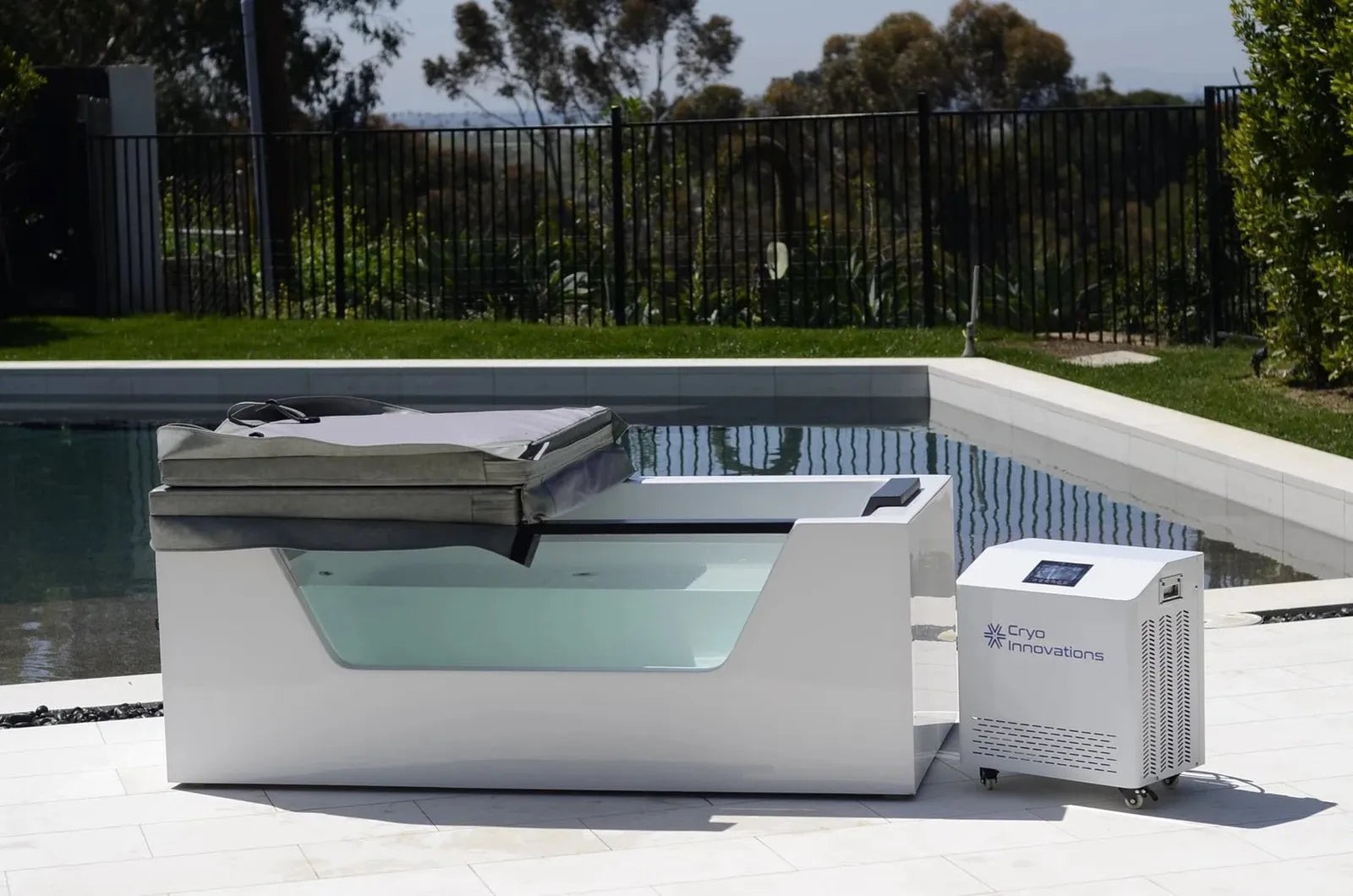 Cryo Innovations XR Cryo Plunge | Smart Acrylic Cold Immersion Suite by Cryo Innovations