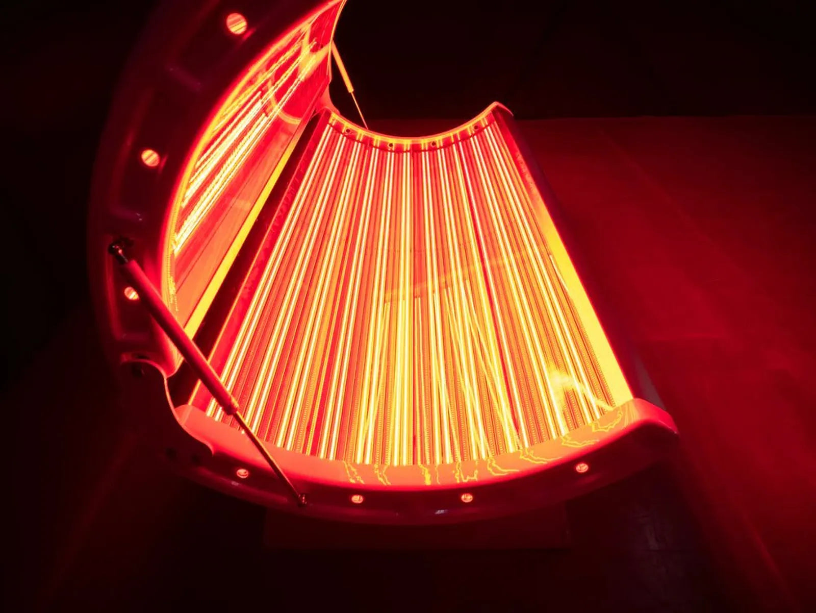 M4 Series Red Light Therapy Bed by Reddotled