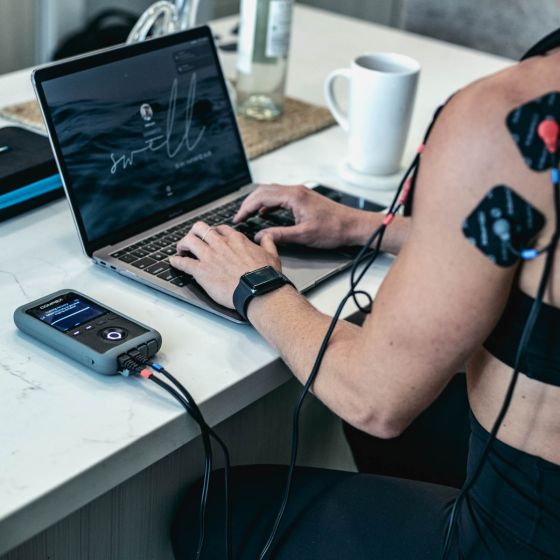 Compex Performance 3.0 Muscle Stimulator with TENS Kit